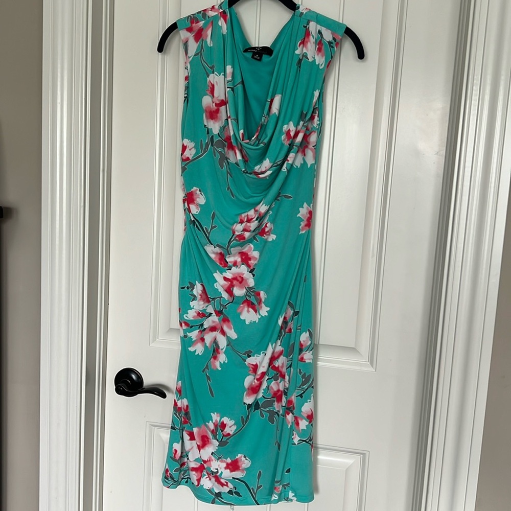 Ronni Nicole cap sleeve knee length dress. Good condition. Size 6